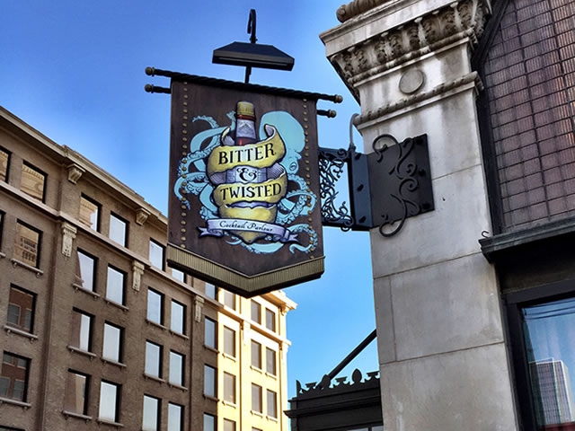bar_640_480_sign-small-1_555314f01daf3