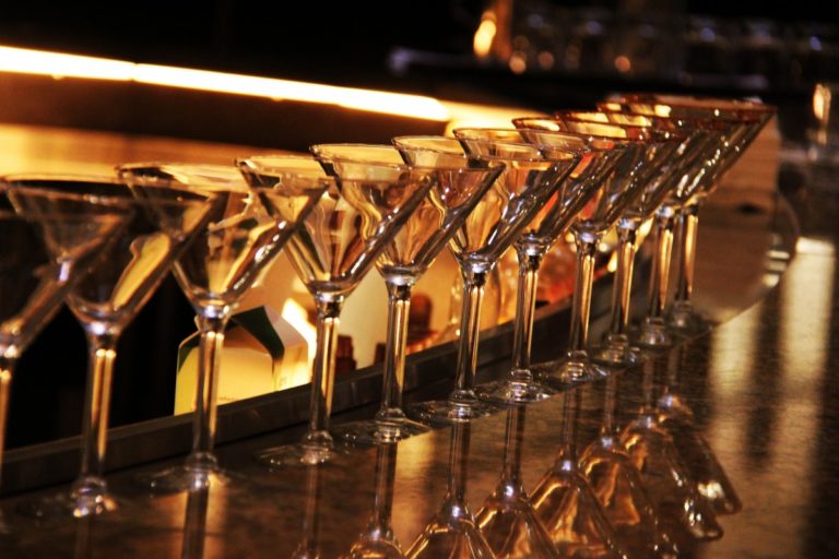 martini_glass_wine_glass_bar_alcohol_liquor_happy_hour_happy_occasion-910159